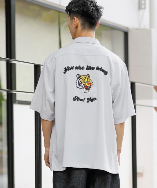 Beno(ビーノ)の「オーバーサイズ バック刺繍 スーベニアシャツ TIGER(シャツ/ブラウス・メンズ・チャコールグレー/ライトグレー/ブラック/グリーン/サックスブルー/スモークピンク・M/L)」の13枚目の写真