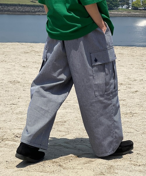 kutir(クティール)の「バルーンペインターヒッコリーワークカーゴパンツ(カーゴパンツ・メンズ・ホワイト/ネイビー・SMALL/MEDIUM/LARGE)」の16枚目の写真