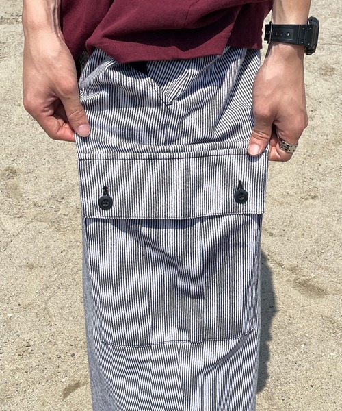 kutir(クティール)の「バルーンペインターヒッコリーワークカーゴパンツ(カーゴパンツ・メンズ・ホワイト/ネイビー・SMALL/MEDIUM/LARGE)」の13枚目の写真