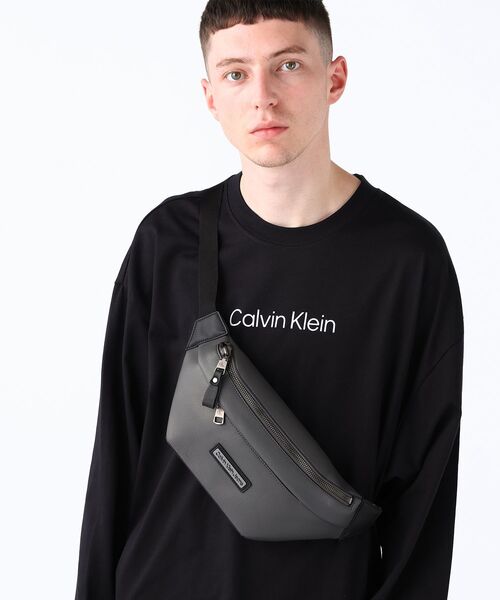 Calvin Klein（カルバン・クライン）の「MICROPEBBLE WSTBG 38（ボディバッグ/ウエストポーチ・メンズ・ブラック/グレー・FREE）」の2枚目の写真