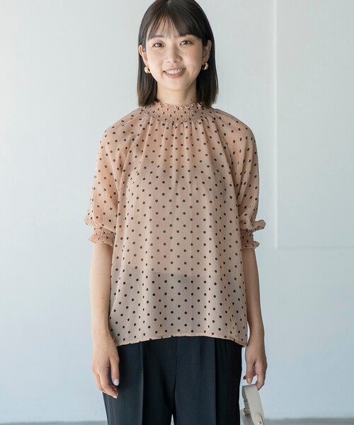 THE SHOP TK （ザ ショップ ティーケー ）の「◆【程よい透け感】ドットシャーリングブラウス（シャツ/ブラウス・レディース・ベージュ系/ホワイト系その他/ブラック系・11/12）」の3枚目の写真
