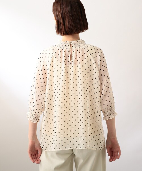 THE SHOP TK （ザ ショップ ティーケー ）の「◆【程よい透け感】ドットシャーリングブラウス（シャツ/ブラウス・レディース・ベージュ系/ホワイト系その他/ブラック系・11/12）」の17枚目の写真