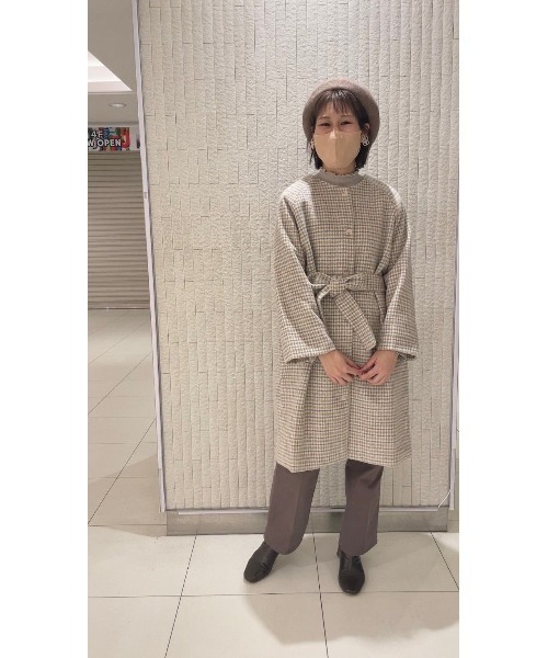 flower（フラワー）の「タックテーパードパンツ（その他パンツ・レディース・ベージュ/パープル・FREE）」の4枚目の写真