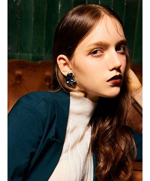 MURUA（ムルーア）の「アシメクラッシュメタルイヤリング（イヤリング・レディース・シルバー/ゴールド・FREE）」の5枚目の写真