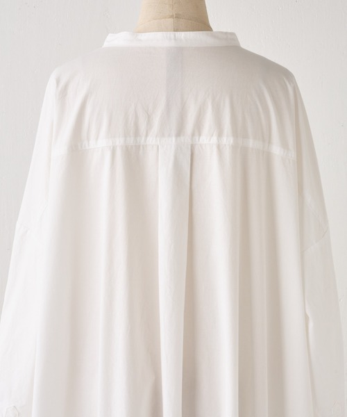 BEARDSLEY（ビアズリー）の「ノーカラーシャツワンピース：ニットのチクチク予防にも（ワンピース・レディース・ホワイト/ネイビー・FREE）」の7枚目の写真