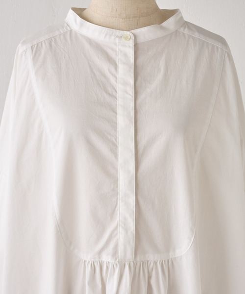 BEARDSLEY（ビアズリー）の「ノーカラーシャツワンピース：ニットのチクチク予防にも（ワンピース・レディース・ホワイト/ネイビー・FREE）」の8枚目の写真
