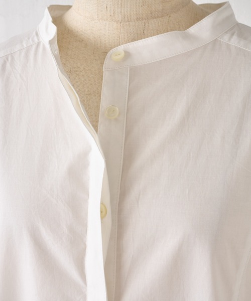 BEARDSLEY（ビアズリー）の「ノーカラーシャツワンピース：ニットのチクチク予防にも（ワンピース・レディース・ホワイト/ネイビー・FREE）」の9枚目の写真