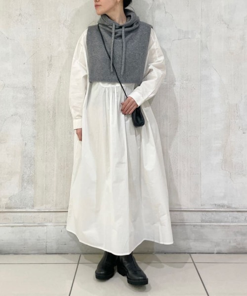BEARDSLEY（ビアズリー）の「ノーカラーシャツワンピース：ニットのチクチク予防にも（ワンピース・レディース・ホワイト/ネイビー・FREE）」の21枚目の写真