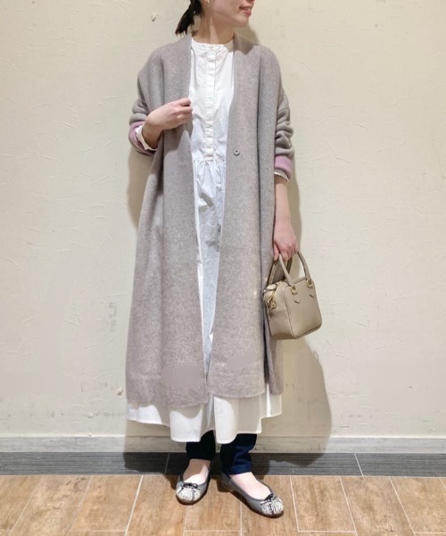 BEARDSLEY（ビアズリー）の「ノーカラーシャツワンピース：ニットのチクチク予防にも（ワンピース・レディース・ホワイト/ネイビー・FREE）」の16枚目の写真