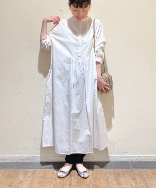 BEARDSLEY（ビアズリー）の「ノーカラーシャツワンピース：ニットのチクチク予防にも（ワンピース・レディース・ホワイト/ネイビー・FREE）」の15枚目の写真