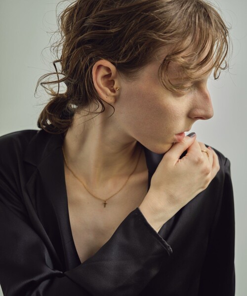 and cloud(アンドクラウド)の「Studs / Dots Reversible Tragus Cuff(イヤーカフ・レディース・シルバー/イエローゴールド/ブラック・FREE)」の8枚目の写真