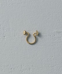and cloud（アンドクラウド）の「Studs / Dots Reversible Tragus Cuff（イヤーカフ）」