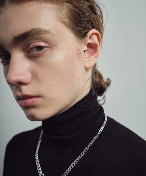 and cloud(アンドクラウド)の「Studs / Dots Reversible Tragus Cuff(イヤーカフ・レディース・シルバー/イエローゴールド/ブラック・FREE)」の2枚目の写真