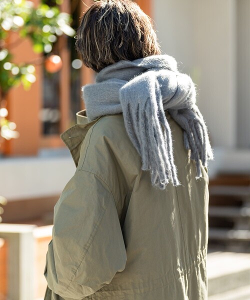 PUBLUX（パブリュクス）の「PUBLUX/パブリュクス ボリュームフリンジマフラー【WEB限定】（マフラー・メンズ・ブラック/グレー/ナチュラル/ブルー/グリーン・ONE SIZE）」の13枚目の写真