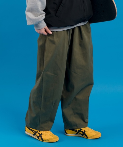 MUHET（ミュエータ）の「タックバルーンパンツ（その他パンツ・レディース・ベージュ/ブラック/カーキ/アイボリー・MEDIUM/SMALL/X-LARGE）」の4枚目の写真