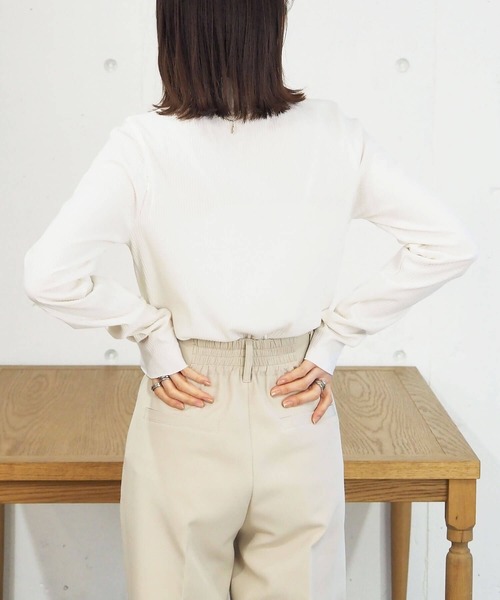 tiptop(ティップトップ)の「テレコハイネックカットソー(Tシャツ/カットソー・レディース・A/グリーン/ブラック/アイボリー/B/レッド/ダークグレー/イエロー/ブルー/ブラック系その他/ホワイト系その他/E・FREE)」の15枚目の写真