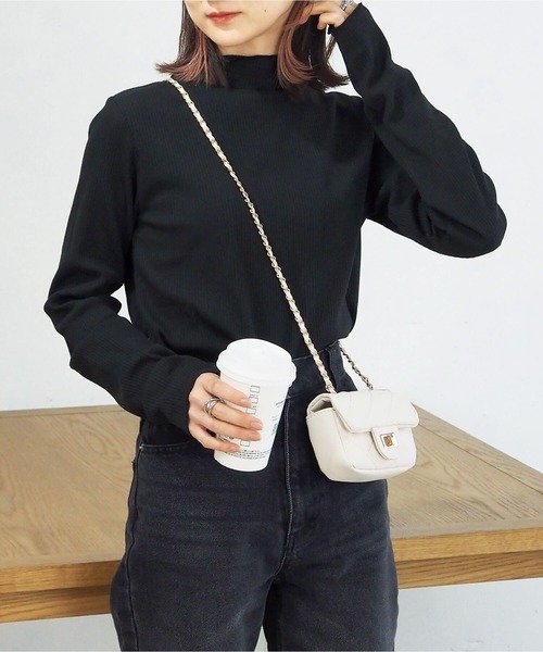 tiptop(ティップトップ)の「テレコハイネックカットソー(Tシャツ/カットソー・レディース・A/グリーン/ブラック/アイボリー/B/レッド/ダークグレー/イエロー/ブルー/ブラック系その他/ホワイト系その他/E・FREE)」の18枚目の写真