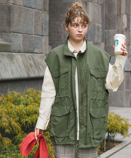 MONO-MART LADY'S(モノマートレディース)の「ハイネックミリタリーナイロンベスト(ベスト・レディース・アイボリー/ブラック/カーキ・FREE)」の4枚目の写真