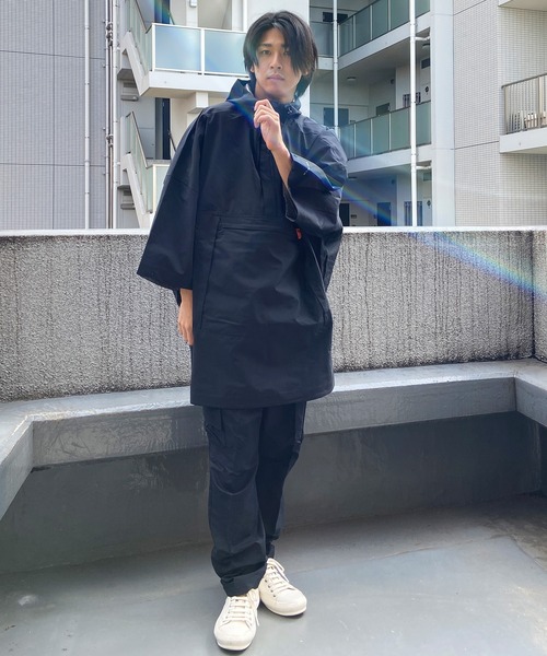 Columbia（コロンビア）の「columbia/コロンビア デシュートバレーユニセックス レインポンチョ 防水 ポケット WE8712（ポンチョ・メンズ・ブラック/マルチ・L/M）」の9枚目の写真