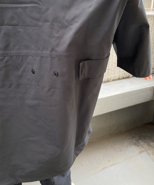 Columbia（コロンビア）の「columbia/コロンビア デシュートバレーユニセックス レインポンチョ 防水 ポケット WE8712（ポンチョ・メンズ・ブラック/マルチ・L/M）」の6枚目の写真