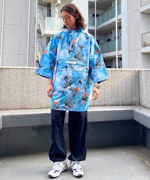 Columbia（コロンビア）の「columbia/コロンビア デシュートバレーユニセックス レインポンチョ 防水 ポケット WE8712（ポンチョ・メンズ・ブラック/マルチ・L/M）」の13枚目の写真