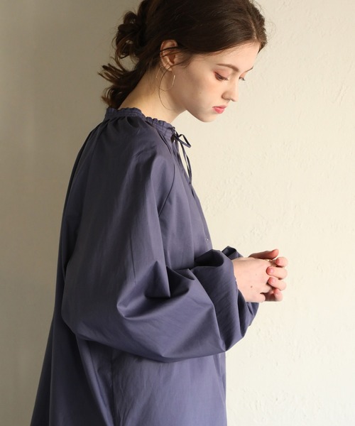 aity(アイティ)の「ボリュームスリーブ2wayブラウス(シャツ/ブラウス・レディース・ホワイト/ベージュ/ネイビー/ブルー・M)」の6枚目の写真