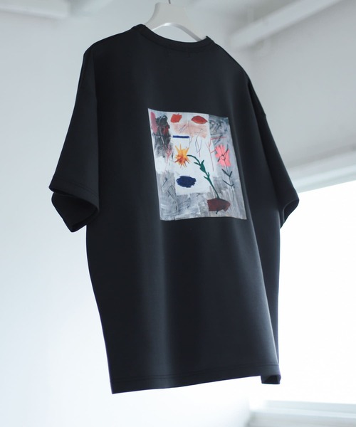 SENSE OF PLACE by URBAN RESEARCH(センスオブプレイスバイアーバンリサーチ)の「『別注』グラフィックアートTシャツ(5分袖)C(Tシャツ/カットソー・メンズ・ブルー/ホワイト/ブラック・MEDIUM/LARGE)」の3枚目の写真