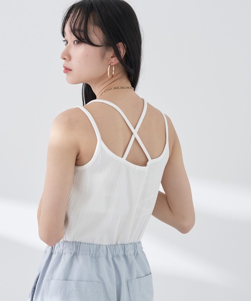 earth music&ecology（アースミュージックアンドエコロジー）の「バッククロスキャミソール（インナーウェア/肌着・レディース・モカ/ブラック/オフホワイト/サックスブルー・S/M）」の2枚目の写真