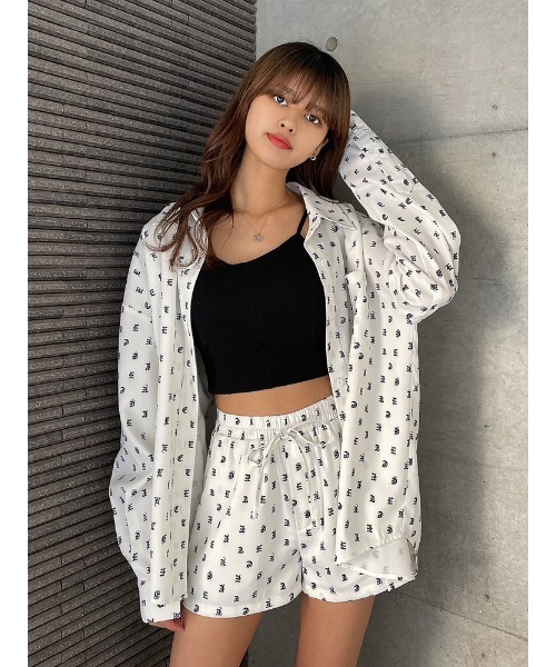ENVYM(アンビー)の「リラックスElogoSH(シャツ/ブラウス・レディース・ブラック/ホワイト・FREE)」の2枚目の写真