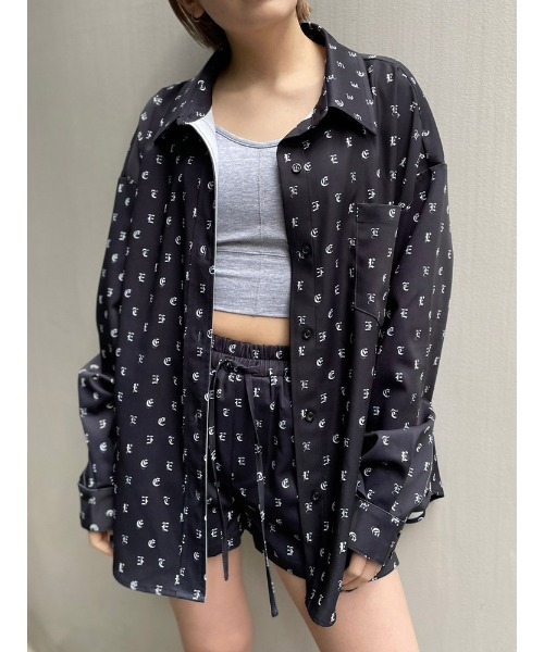 ENVYM(アンビー)の「リラックスElogoSH(シャツ/ブラウス・レディース・ブラック/ホワイト・FREE)」の1枚目の写真