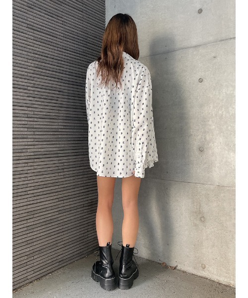 ENVYM(アンビー)の「リラックスElogoSH(シャツ/ブラウス・レディース・ブラック/ホワイト・FREE)」の15枚目の写真