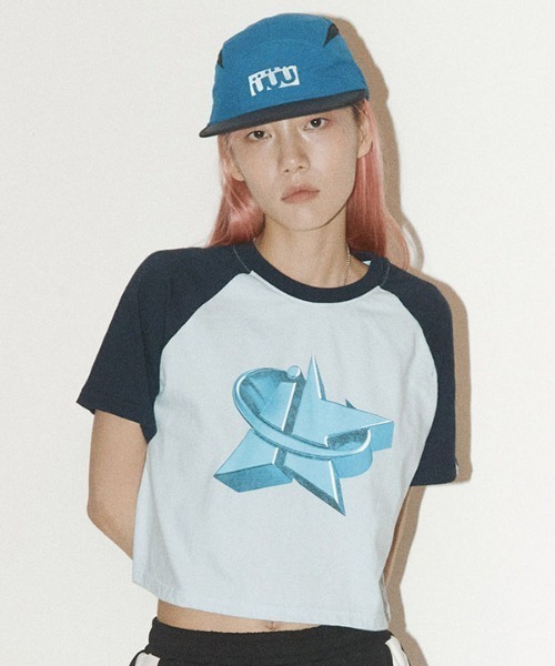 ISTKUNST(イストクンスト)の「A'GEM/9 × .kom『ISTKUNST/イストクンスト』3D STAR RAGLAN CROP TEE/3Dスター ラグランクロッ プ 半袖 カットソー(Tシャツ/カットソー・メンズ・アイボリー/ライトブルー・FREE)」の2枚目の写真