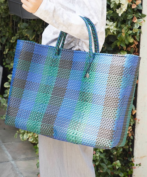 OJO DE MEX（オホデメックス）の「OJO DE MEX/オホデメックス Plastico CAGO Tote Grande かごバッグ（ハンドバッグ・レディース・ブラック×ゴールド/ブラック/ブルー・FREE）」の3枚目の写真