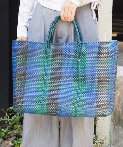 OJO DE MEX（オホデメックス）の「OJO DE MEX/オホデメックス Plastico CAGO Tote Grande かごバッグ（ハンドバッグ・レディース・ブラック×ゴールド/ブラック/ブルー・FREE）」の14枚目の写真