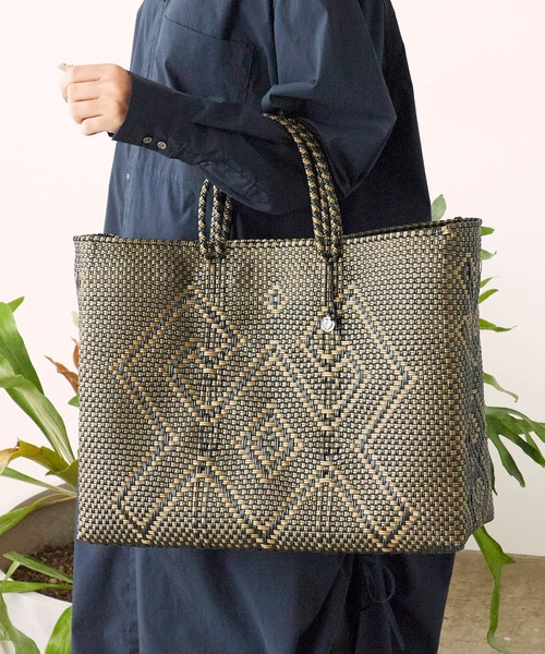 OJO DE MEX（オホデメックス）の「OJO DE MEX/オホデメックス Plastico CAGO Tote Grande かごバッグ（ハンドバッグ・レディース・ブラック×ゴールド/ブラック/ブルー・FREE）」の19枚目の写真