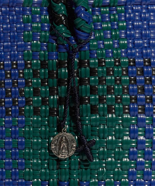 OJO DE MEX（オホデメックス）の「OJO DE MEX/オホデメックス Plastico CAGO Tote Grande かごバッグ（ハンドバッグ・レディース・ブラック×ゴールド/ブラック/ブルー・FREE）」の9枚目の写真