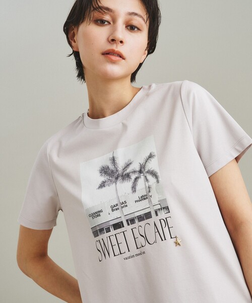 GRACE CONTINENTAL(グレースコンチネンタル)の「フォトプリントTシャツ(Tシャツ/カットソー・レディース・ホワイト/ブラック/ベージュ・36)」の1枚目の写真