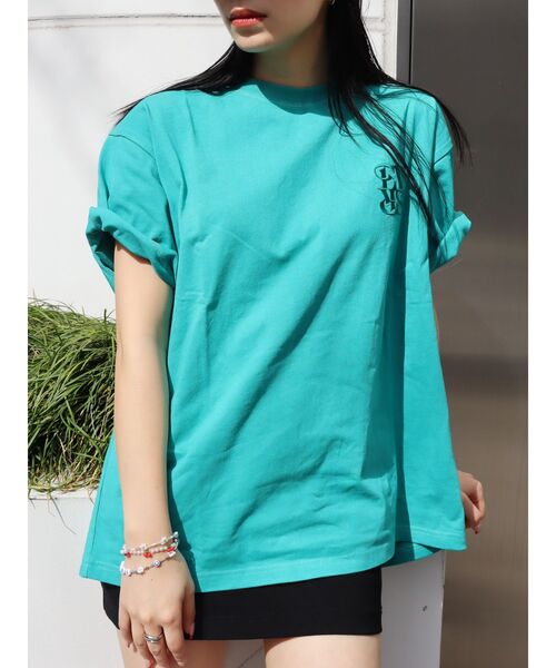 EVRIS（エヴリス）の「【WEB限定】ワンポイントベーシックＴシャツ（Tシャツ/カットソー・レディース・ホワイト/ブラック/パープル/ピンク/グリーン・FREE）」の3枚目の写真