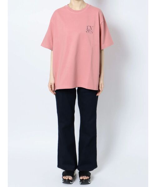 EVRIS（エヴリス）の「【WEB限定】ワンポイントベーシックＴシャツ（Tシャツ/カットソー・レディース・ホワイト/ブラック/パープル/ピンク/グリーン・FREE）」の16枚目の写真