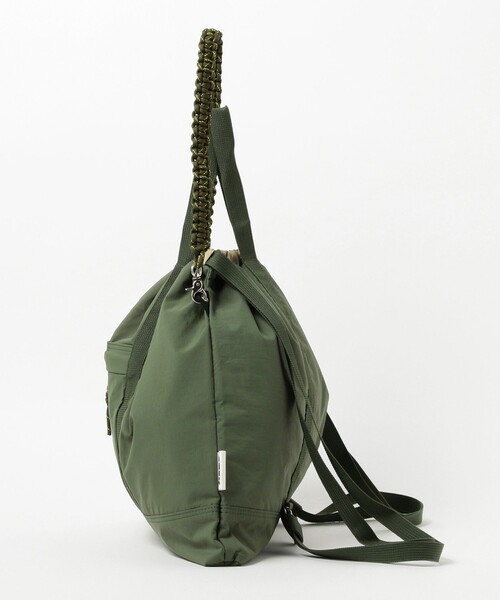 Ray BEAMS（レイビームス）の「CONTROL FREAK / ナイロン 3way スクエア バッグ（トートバッグ・レディース・ブラック/オリーブ・ONE SIZE）」の5枚目の写真