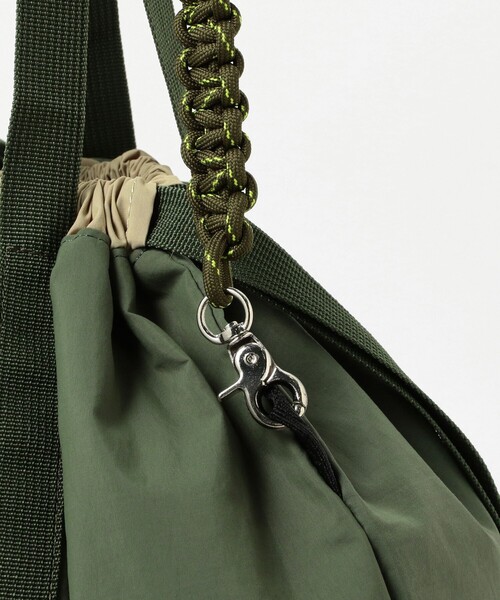 Ray BEAMS（レイビームス）の「CONTROL FREAK / ナイロン 3way スクエア バッグ（トートバッグ・レディース・ブラック/オリーブ・ONE SIZE）」の8枚目の写真