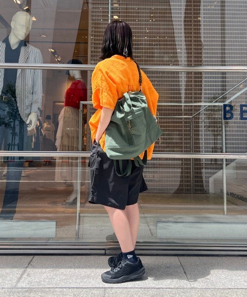 Ray BEAMS（レイビームス）の「CONTROL FREAK / ナイロン 3way スクエア バッグ（トートバッグ・レディース・ブラック/オリーブ・ONE SIZE）」の17枚目の写真