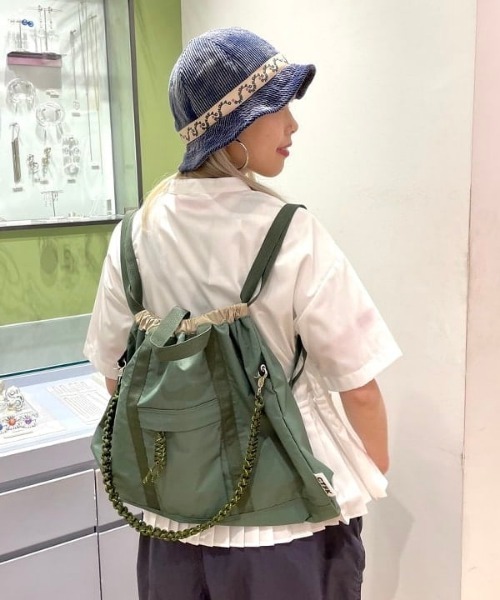 Ray BEAMS（レイビームス）の「CONTROL FREAK / ナイロン 3way スクエア バッグ（トートバッグ・レディース・ブラック/オリーブ・ONE SIZE）」の16枚目の写真