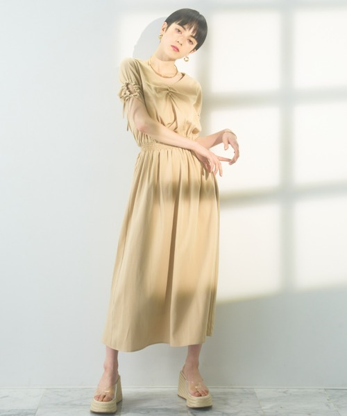 DRWCYS（ドロシーズ）の「ギャザースリーブワンピース　gathered sleeve dress（ワンピース・レディース・ベージュ/ライトグリーン/ブラック・FREE）」の5枚目の写真