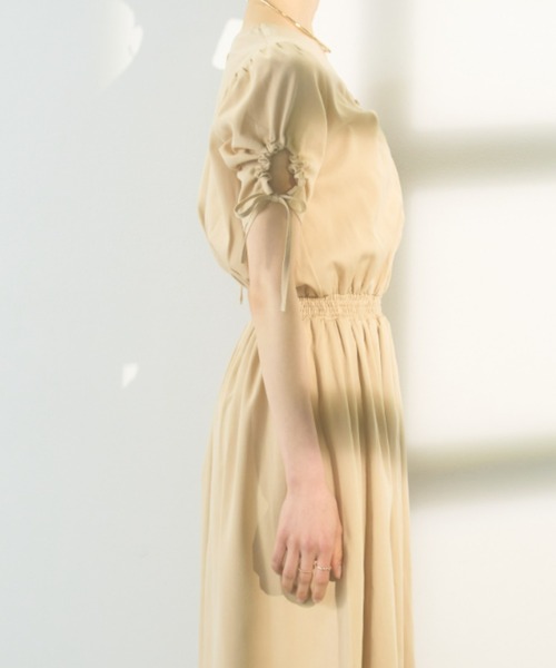 DRWCYS（ドロシーズ）の「ギャザースリーブワンピース　gathered sleeve dress（ワンピース・レディース・ベージュ/ライトグリーン/ブラック・FREE）」の8枚目の写真