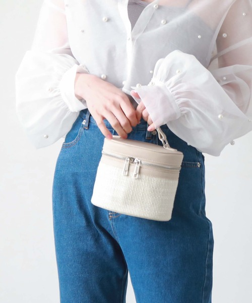 archives(アルシーヴ)の「バニティバック(ショルダーバッグ・レディース・カーキ/ブラック/アイボリー・FREE)」の2枚目の写真