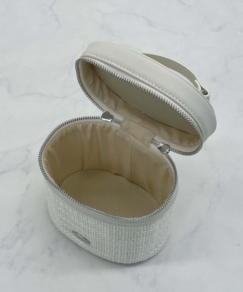 archives(アルシーヴ)の「バニティバック(ショルダーバッグ・レディース・カーキ/ブラック/アイボリー・FREE)」の8枚目の写真