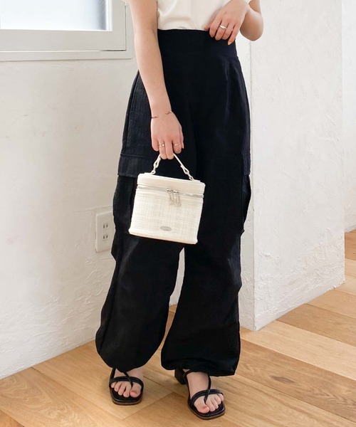 archives(アルシーヴ)の「バニティバック(ショルダーバッグ・レディース・カーキ/ブラック/アイボリー・FREE)」の19枚目の写真