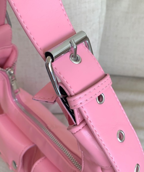 SHAGGIE（シャギー）の「【長さ調節可能】Wポケットフェイクレザー