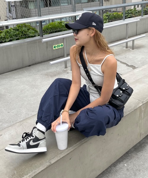 SHAGGIE（シャギー）の「【長さ調節可能】Wポケットフェイクレザーバッグ（ショルダーバッグ・レディース・ブラック/ピンク/カーキ・FREE）」の8枚目の写真